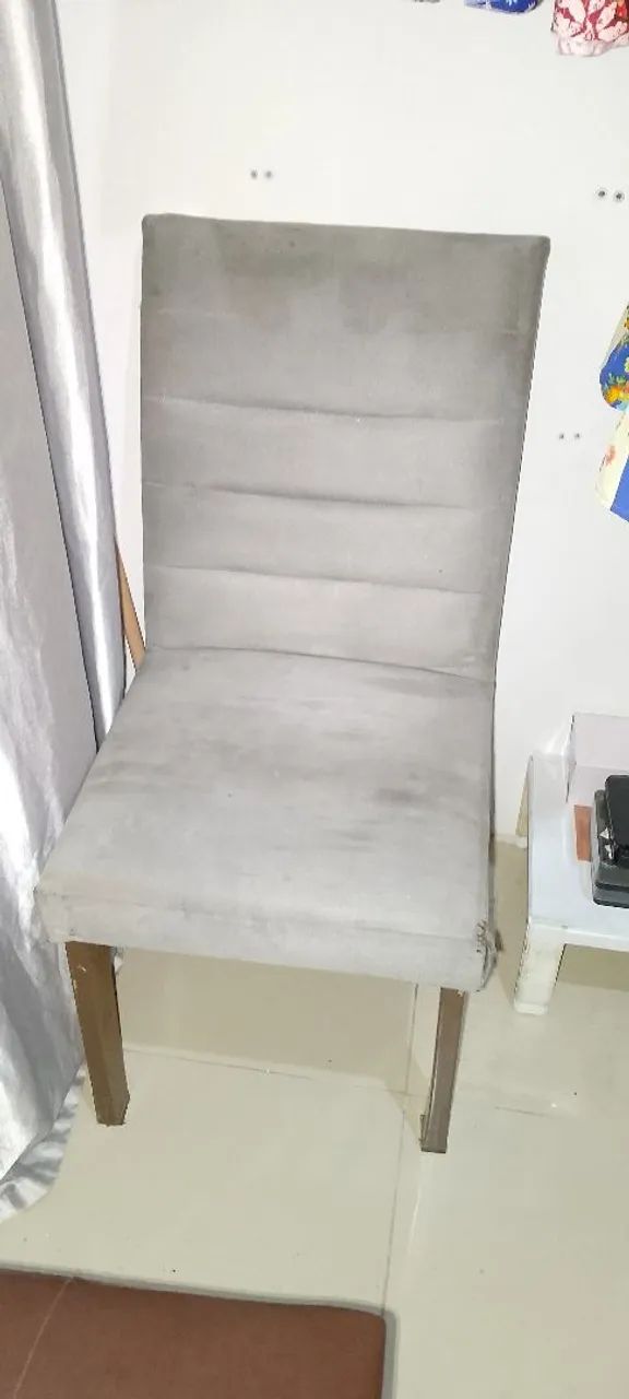 Duas cadeiras acolchoadas pra reformar - Foto 2