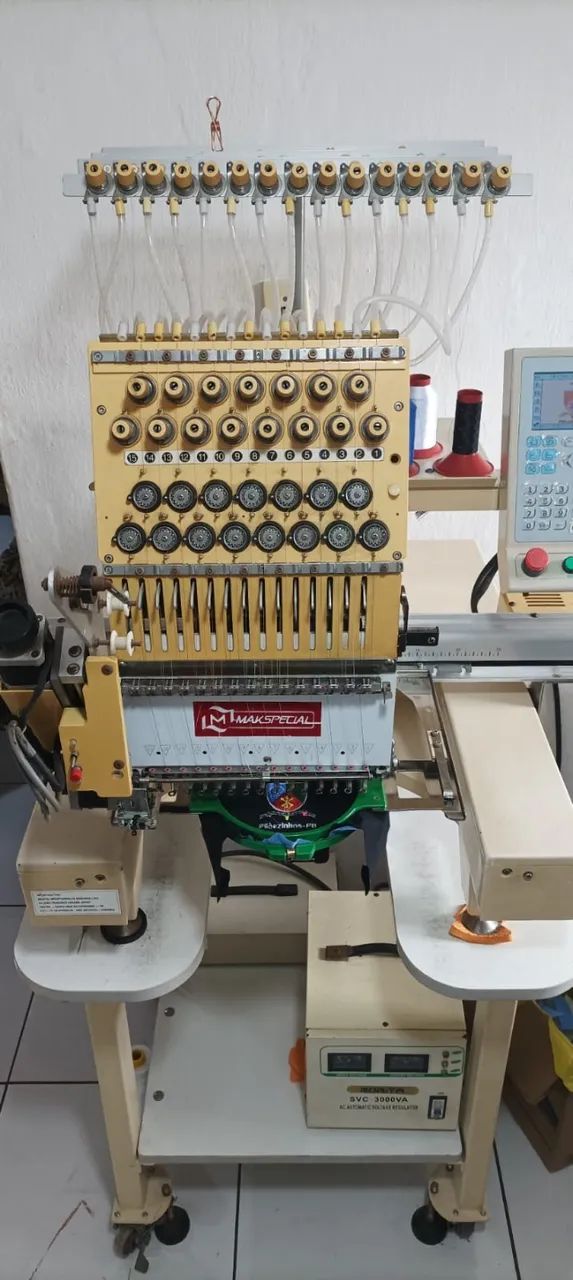 Máquina de bordados industrial  - Foto 3