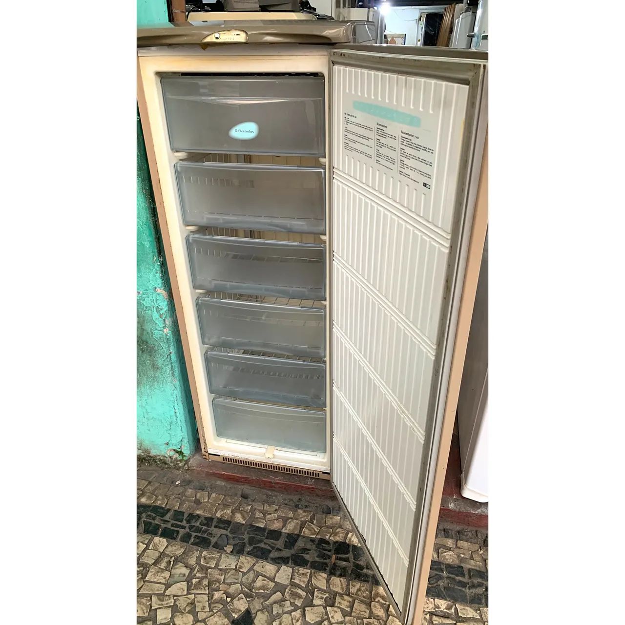 Freezer Vertical Electrolux 210L - Foto 4