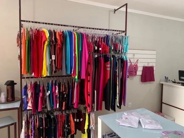 Araras de roupas - Foto 3