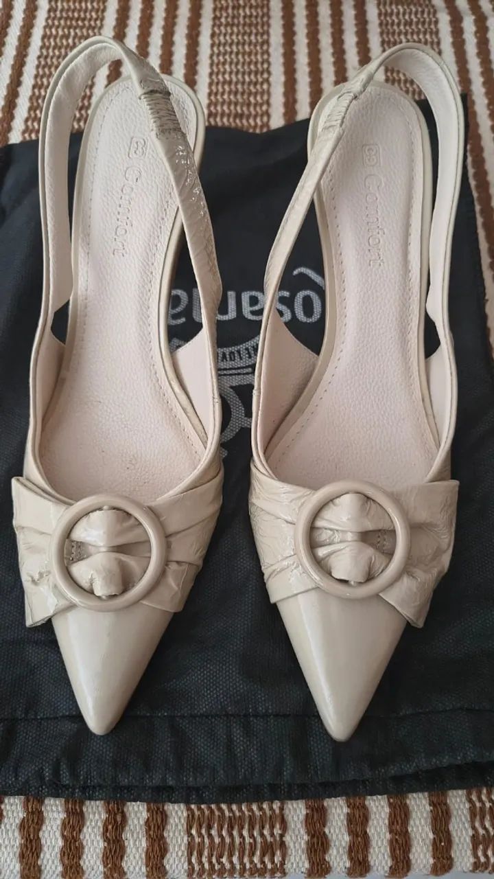 belo scarpin em couro, cor gelo