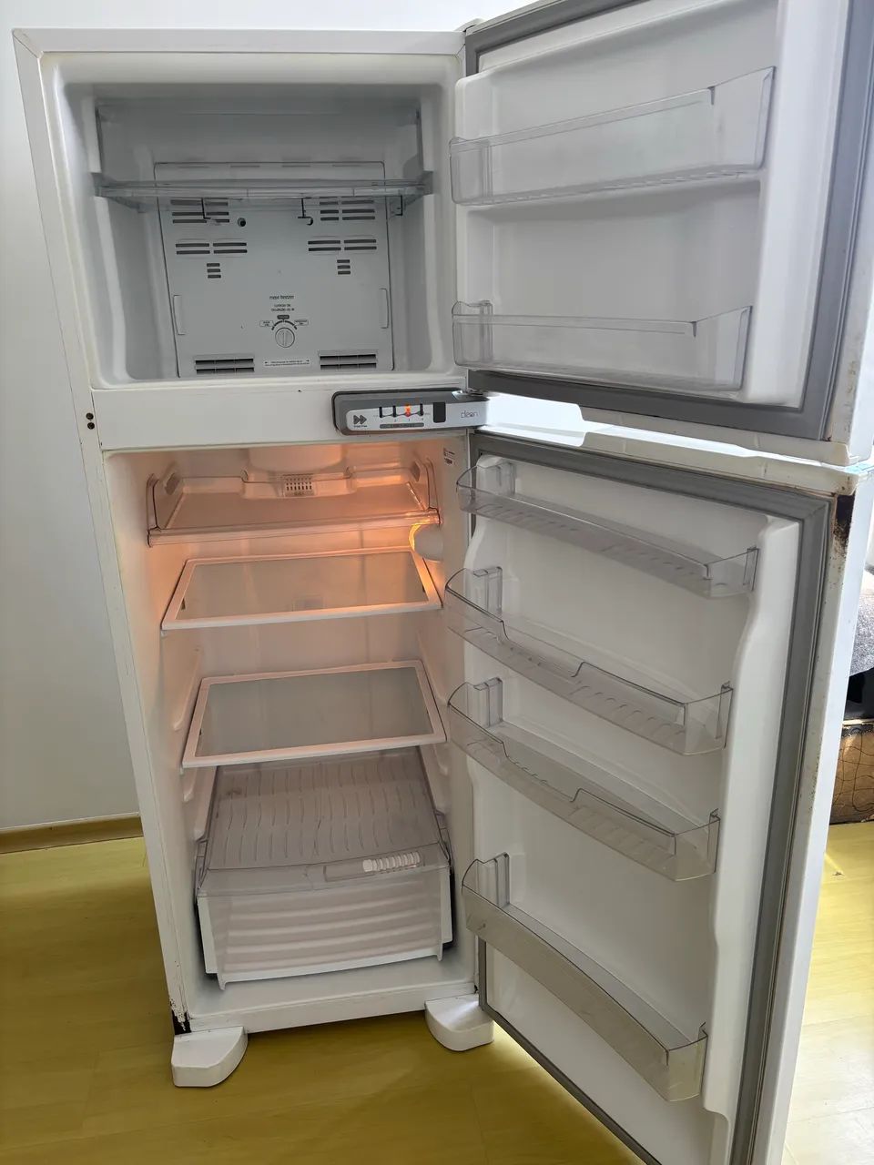 Refrigerador/Geladeira Brastemp Clean BRM39EB Frost Free Duplex 352L - Branco - 220V - Foto 2