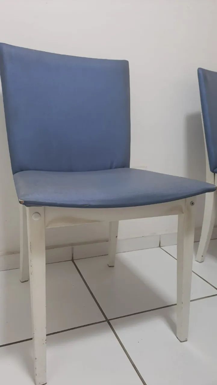 Conjunto com 04 Cadeiras de Jantar Brancas com Estofado Azul - Foto 3