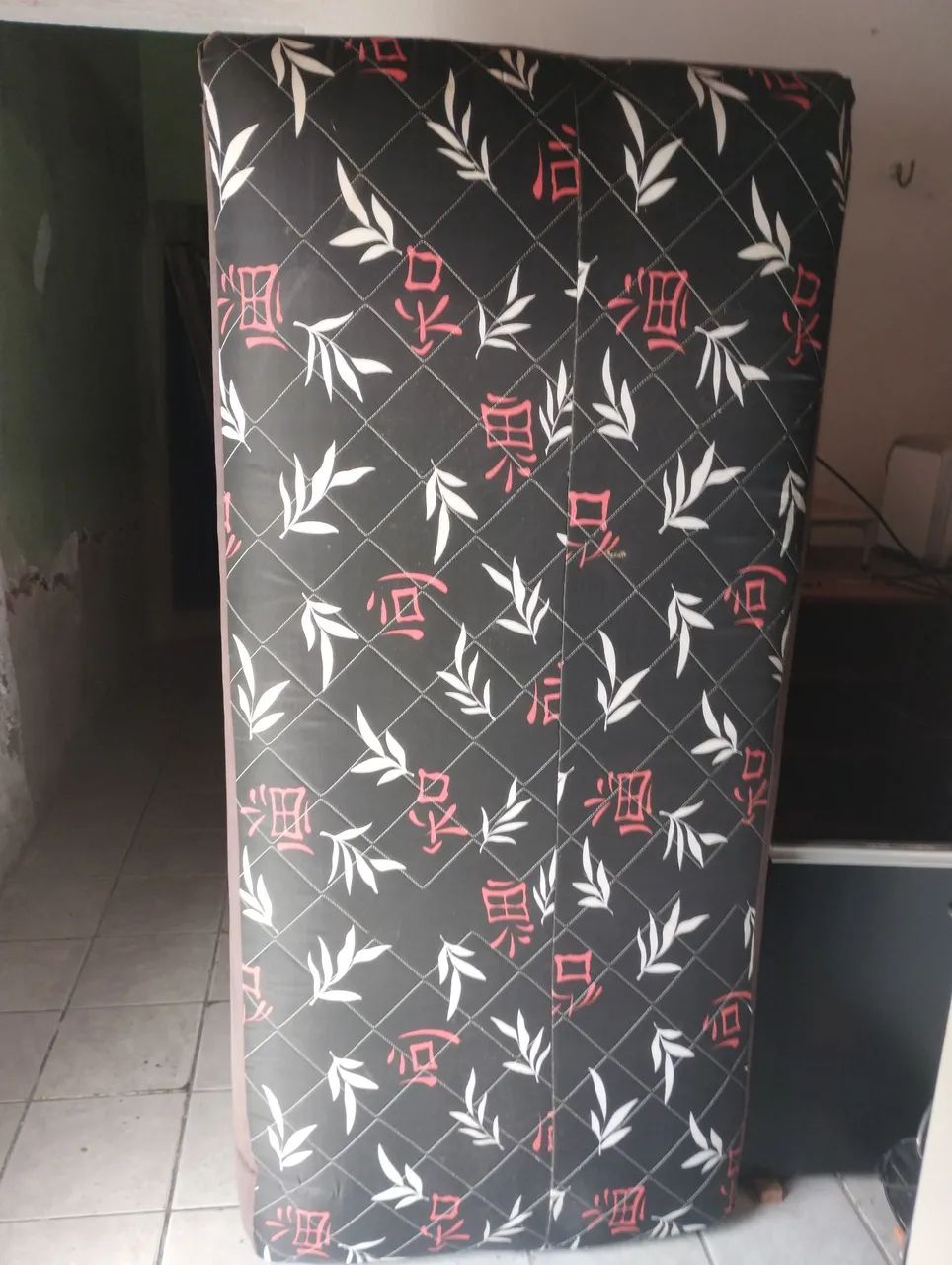 Cama box de solteiro.
