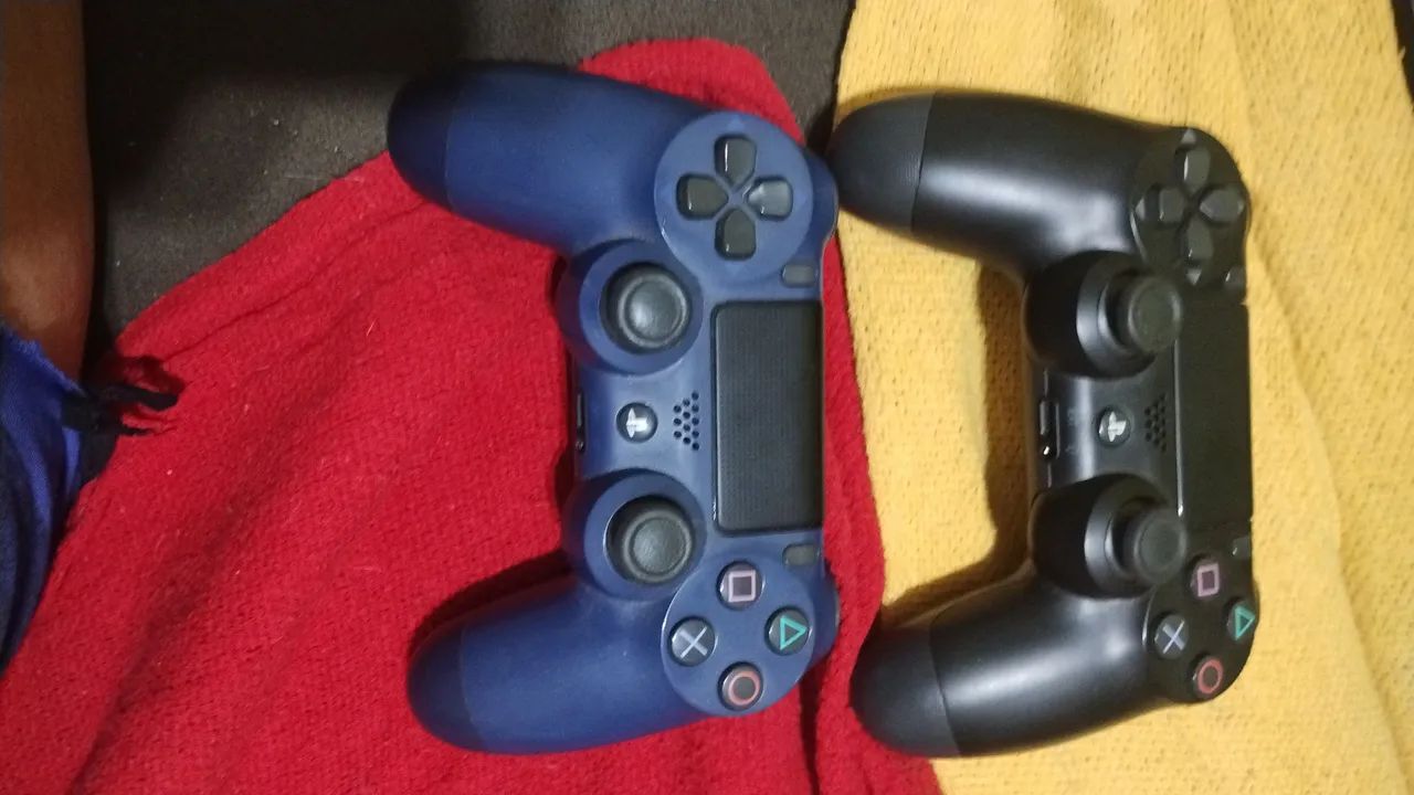Controles com cabos USB,TMB vendo separado.