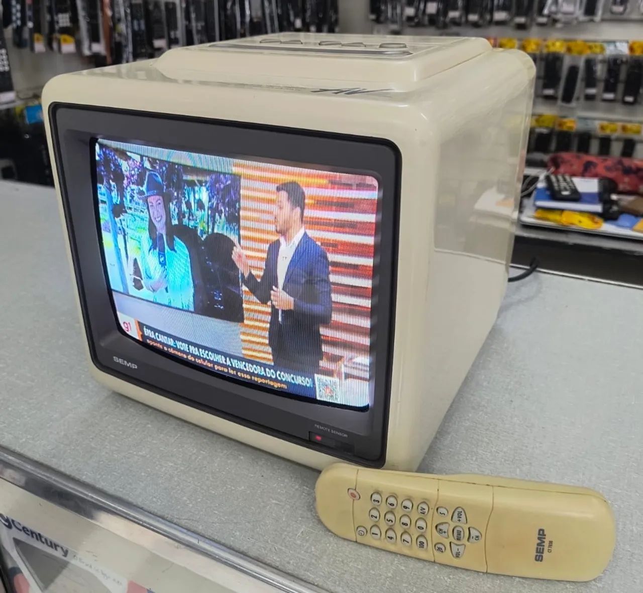 Tv retrô Semp (modelo clássico de 10 polegadas) funcionando com imagem linda 