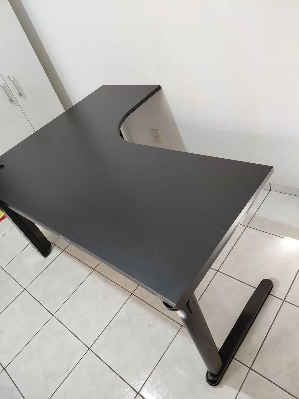 Mesa de escritório em L - Foto 2