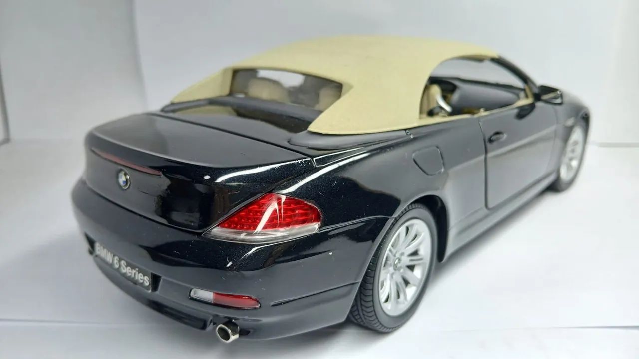 Miniatura BMW 645Ci Cabriolet 1/18 - Hobbies e coleções - Vila