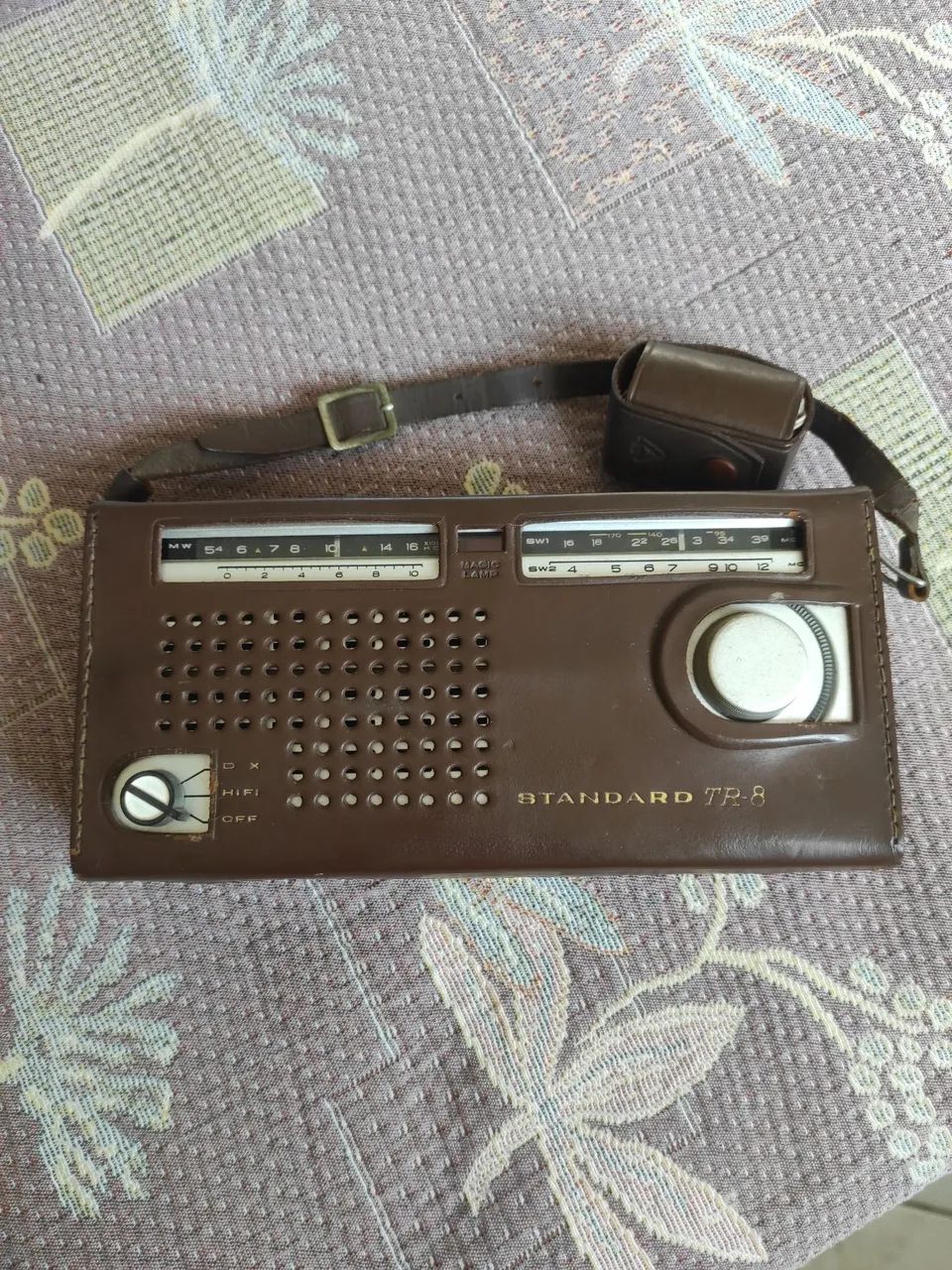 Rádio portátil antigo: