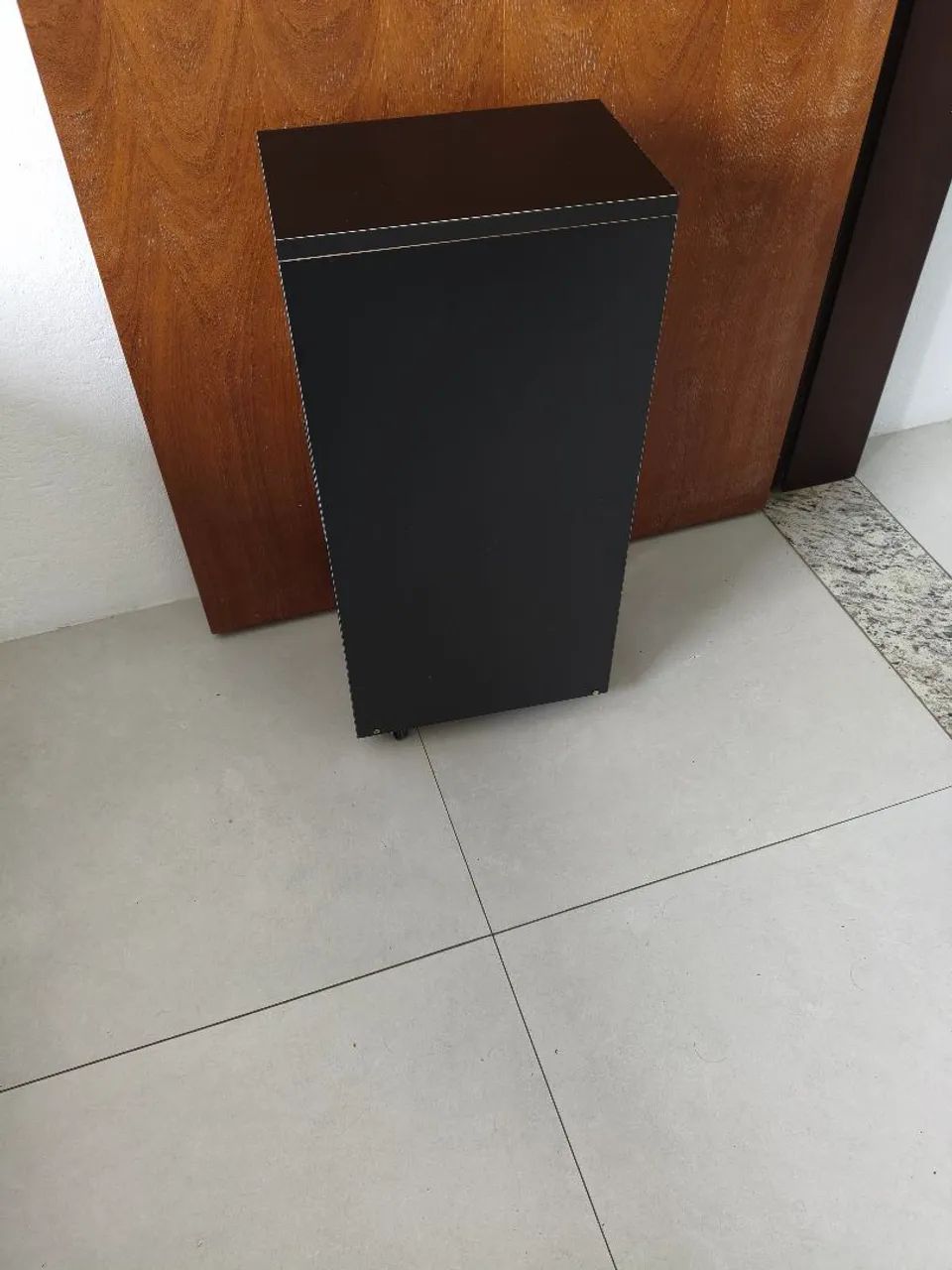 Mesa Cabeceira com rodinhas  - Foto 2
