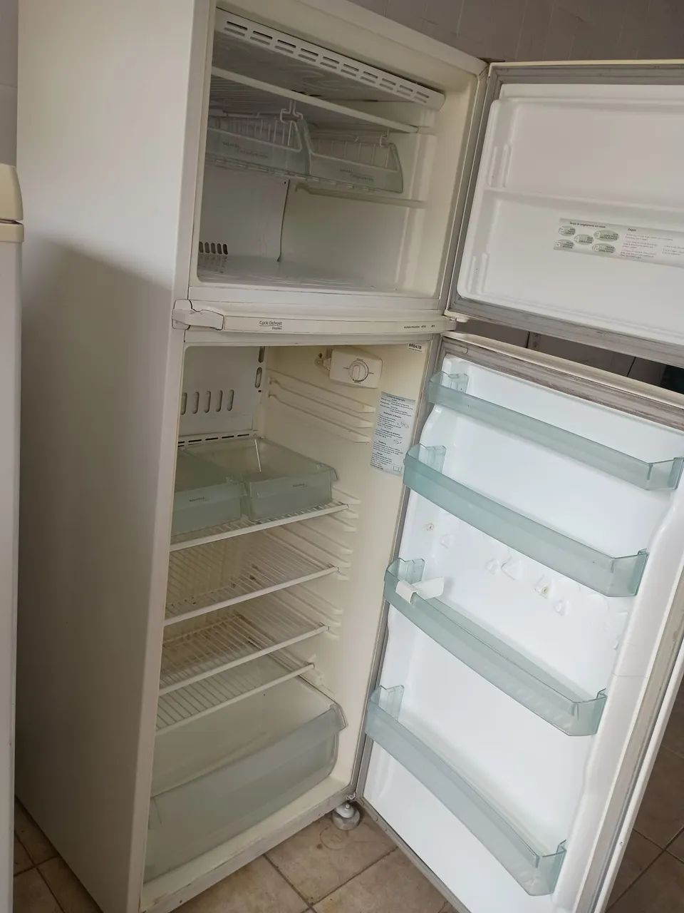 Geladeira com defeito  - Foto 5