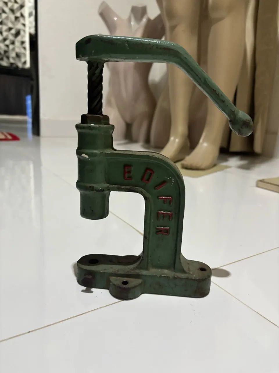 Máquina de encampar botão 