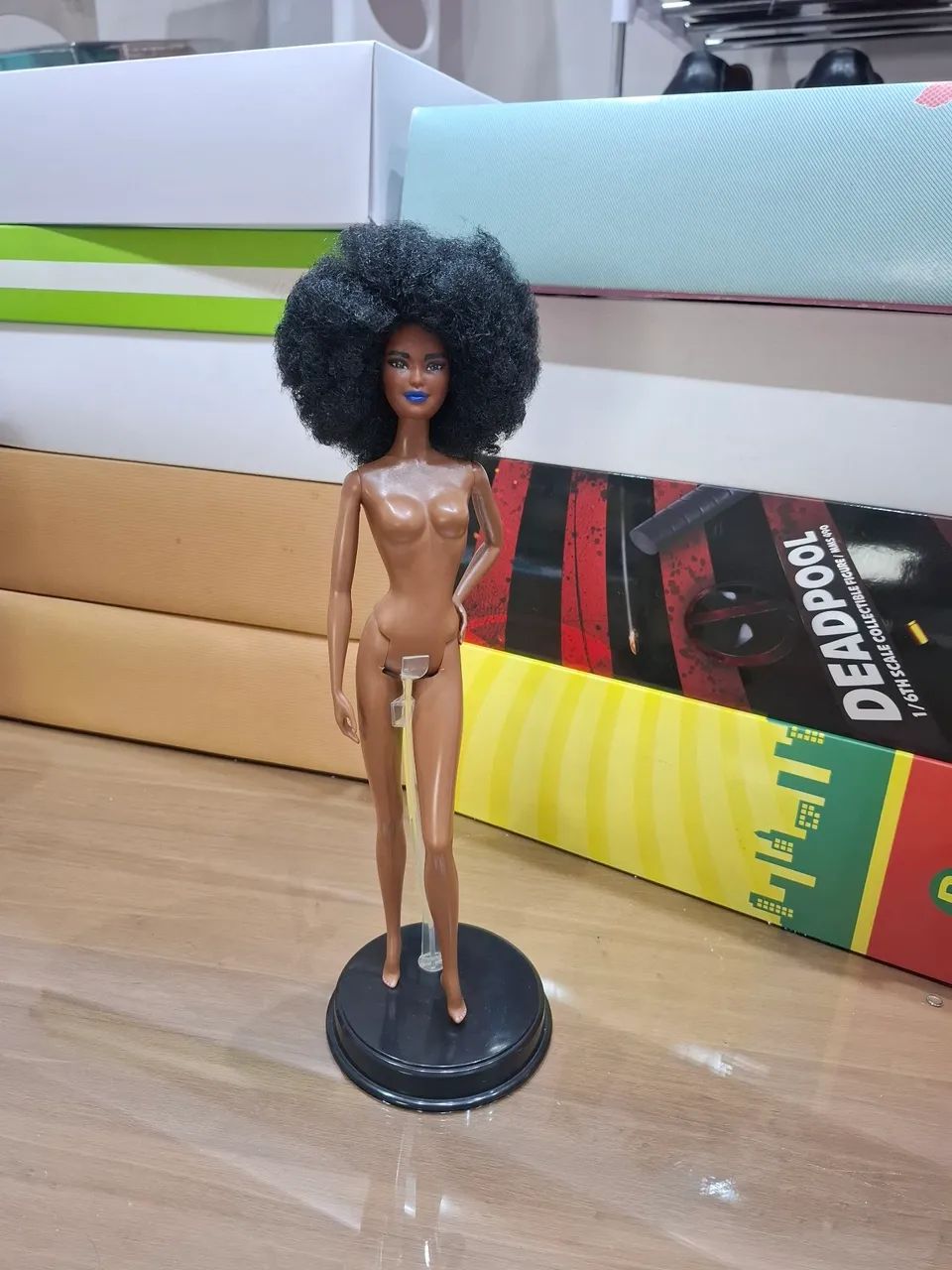 Boneca barbie collector negra