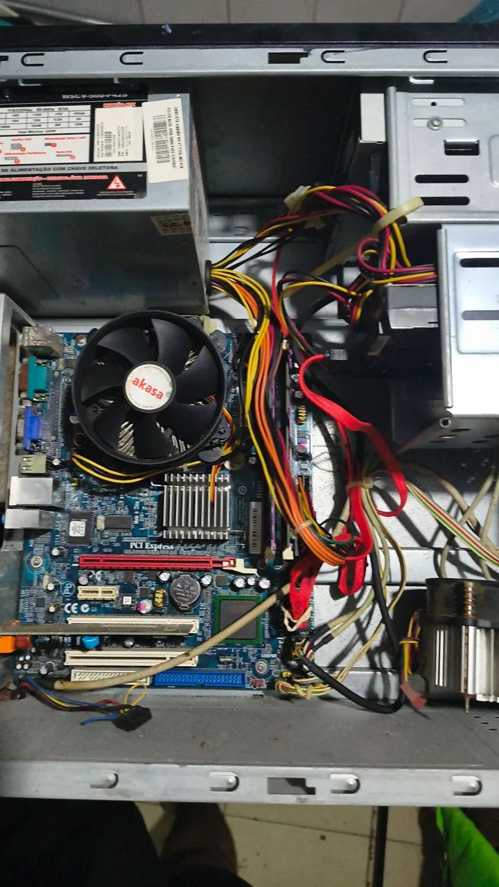 PC Intelbras Antigo para conserto e/ou retirada de peças 