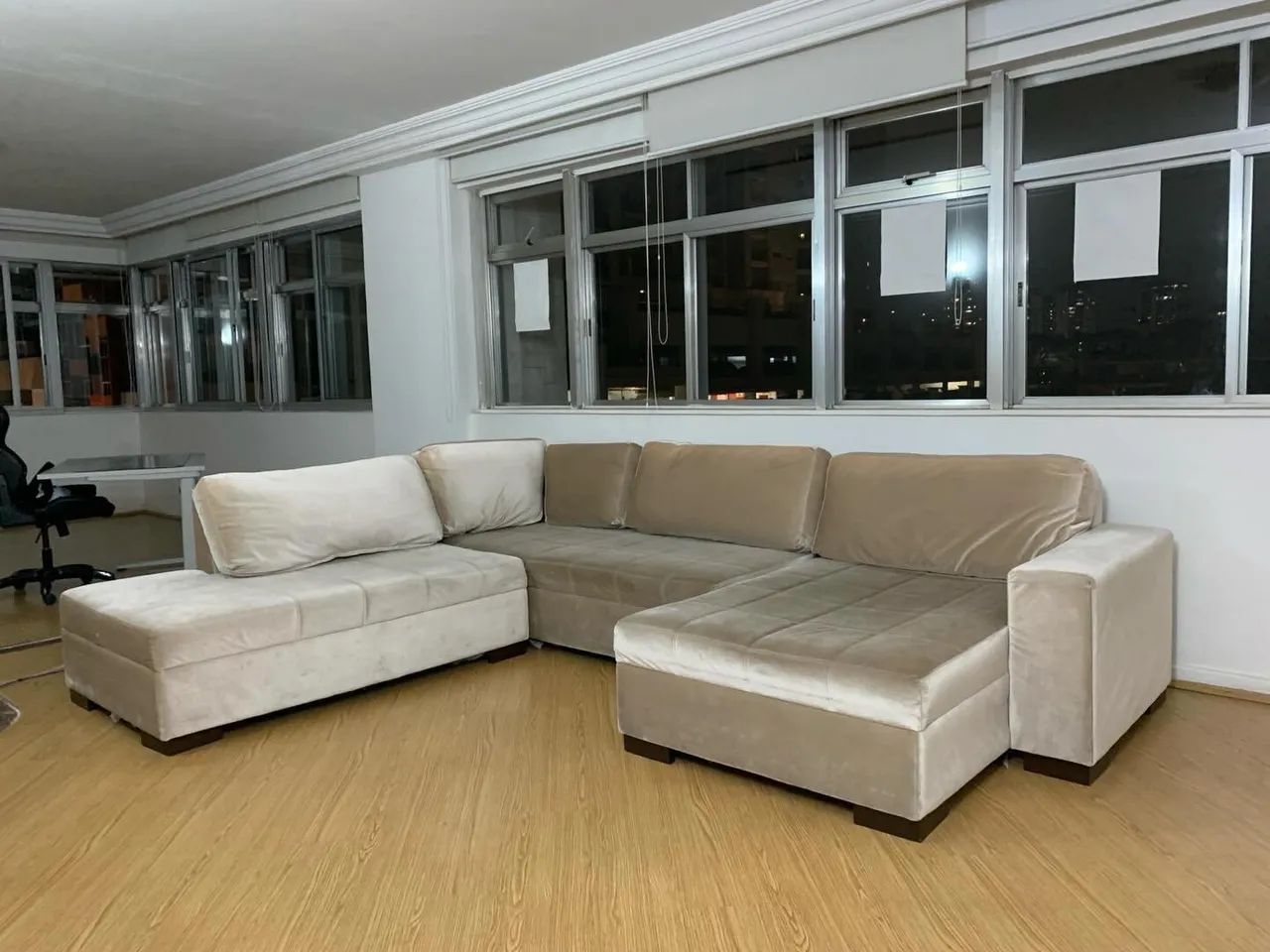 Sofá modular em L de veludo bege - Excelente estado - Foto 4