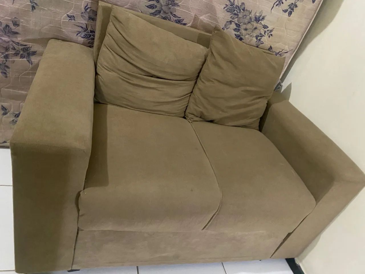 Sofá pequeno 2 lugares 417563172101826561