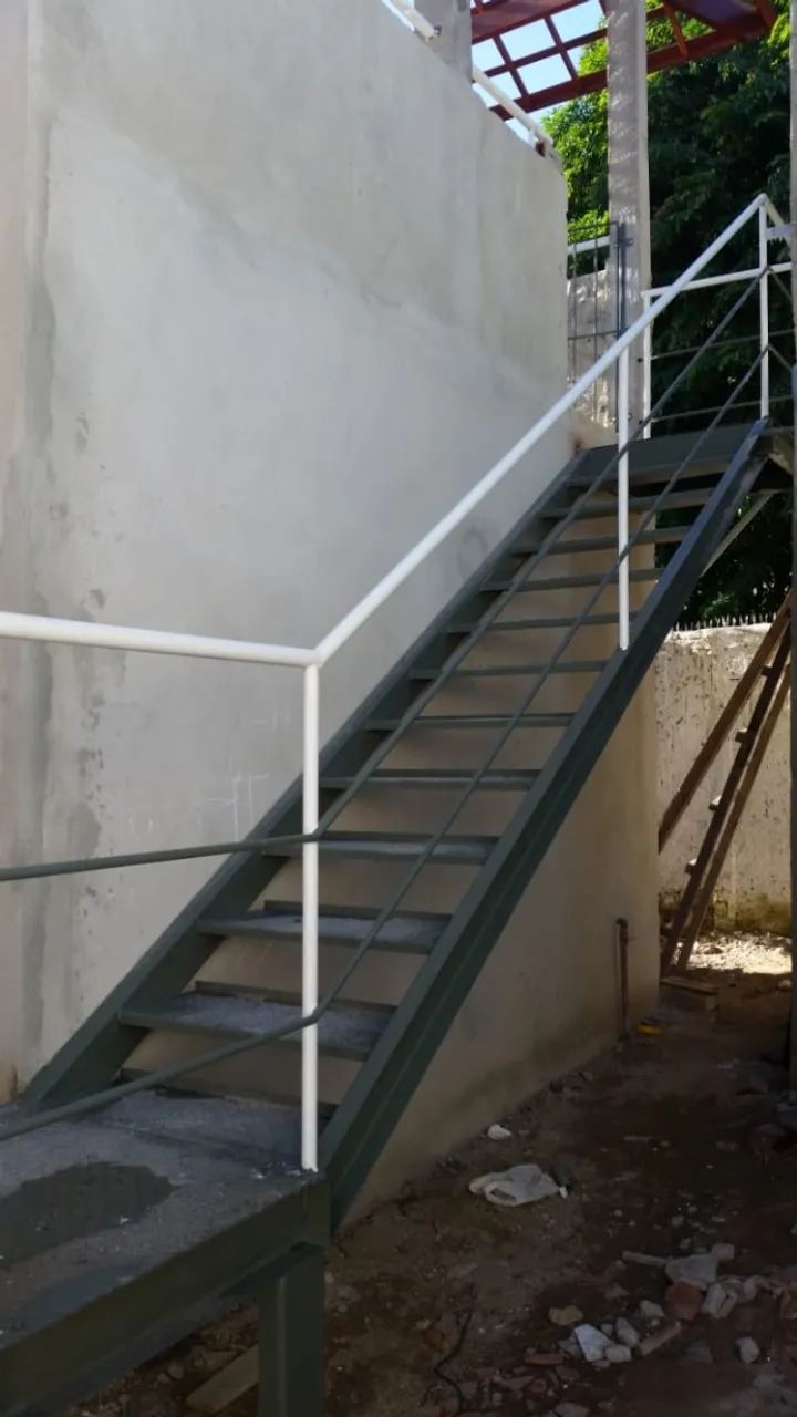 Escada caracol e reta em ferro e Galvanizado - Foto 4