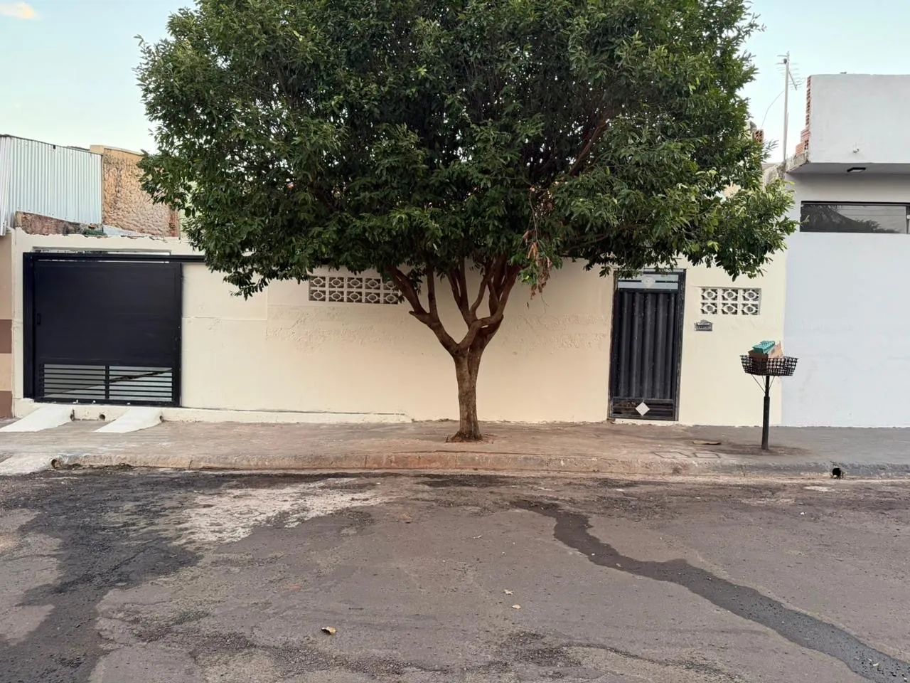 Vendo Casa Com salão para ponto comercial  - Foto 5