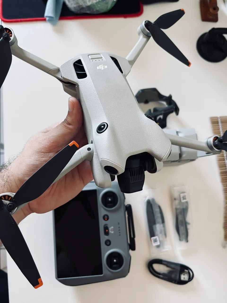 DJI MINI 4 PRO COMBO FLY MORE + RC2 com TELA  - Foto 4