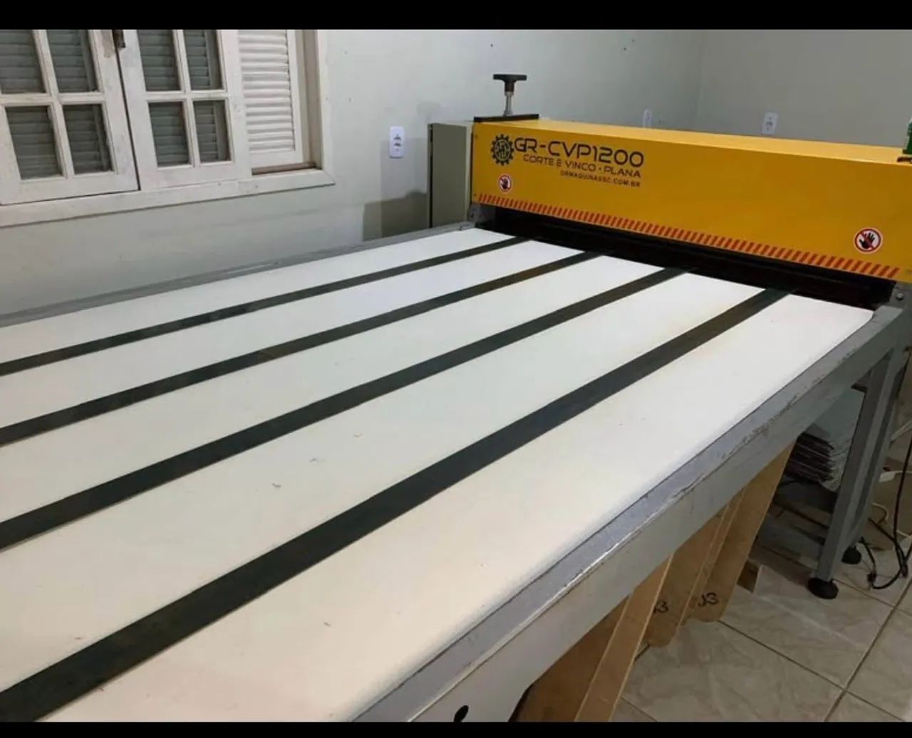 Máquina de papelão 