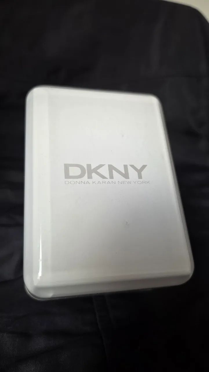 Relógio DKNY Feminino Dourado com Cristais - Foto 3