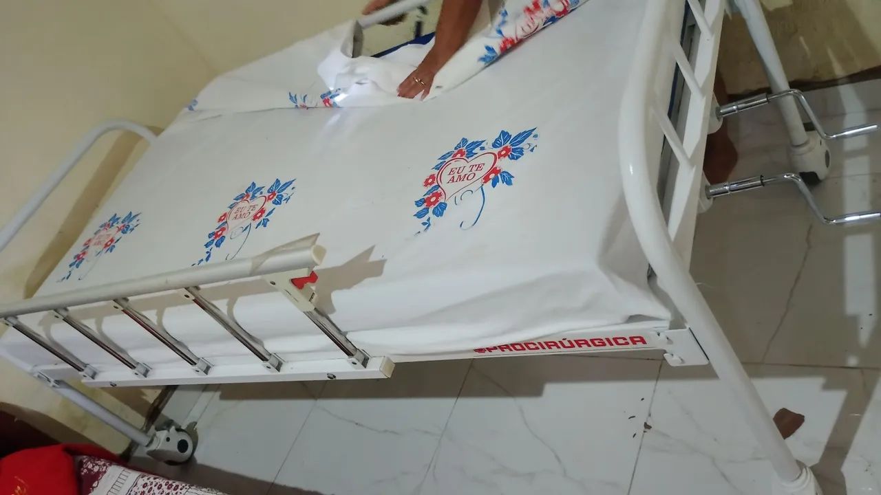 Cama hospitalar com colchão,semi novo - Foto 3