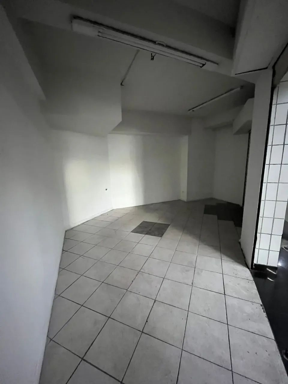 Lojas para venda com 64 metros quadrados totais em Barro Preto - Belo Horizonte - MG - Foto 4