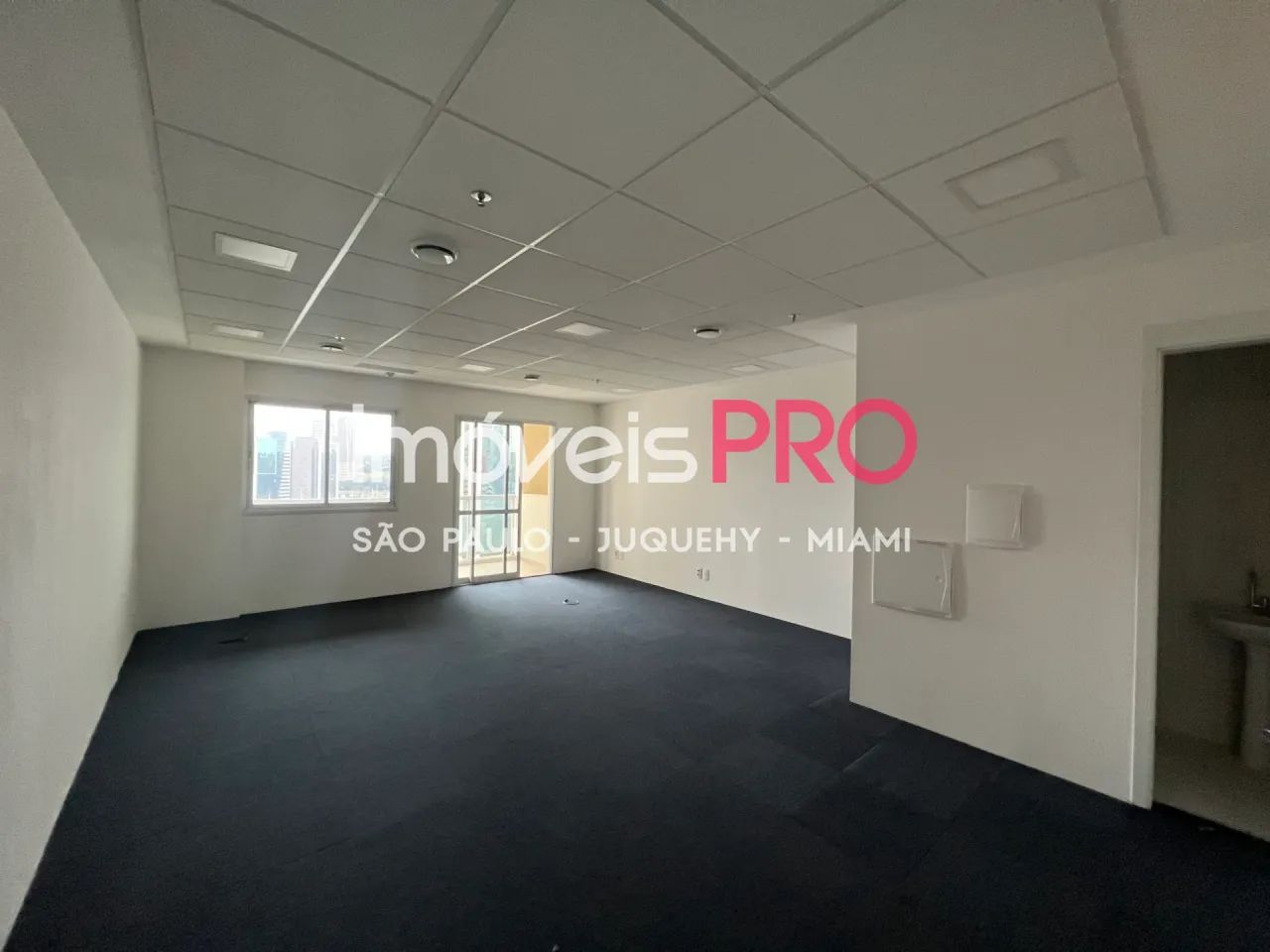 Conjunto comercial com 42,5m² com banheiro e 1 vaga na Berrini - Foto 2