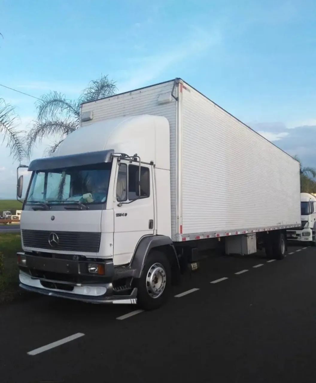 Mb 1214 c baú alongado 