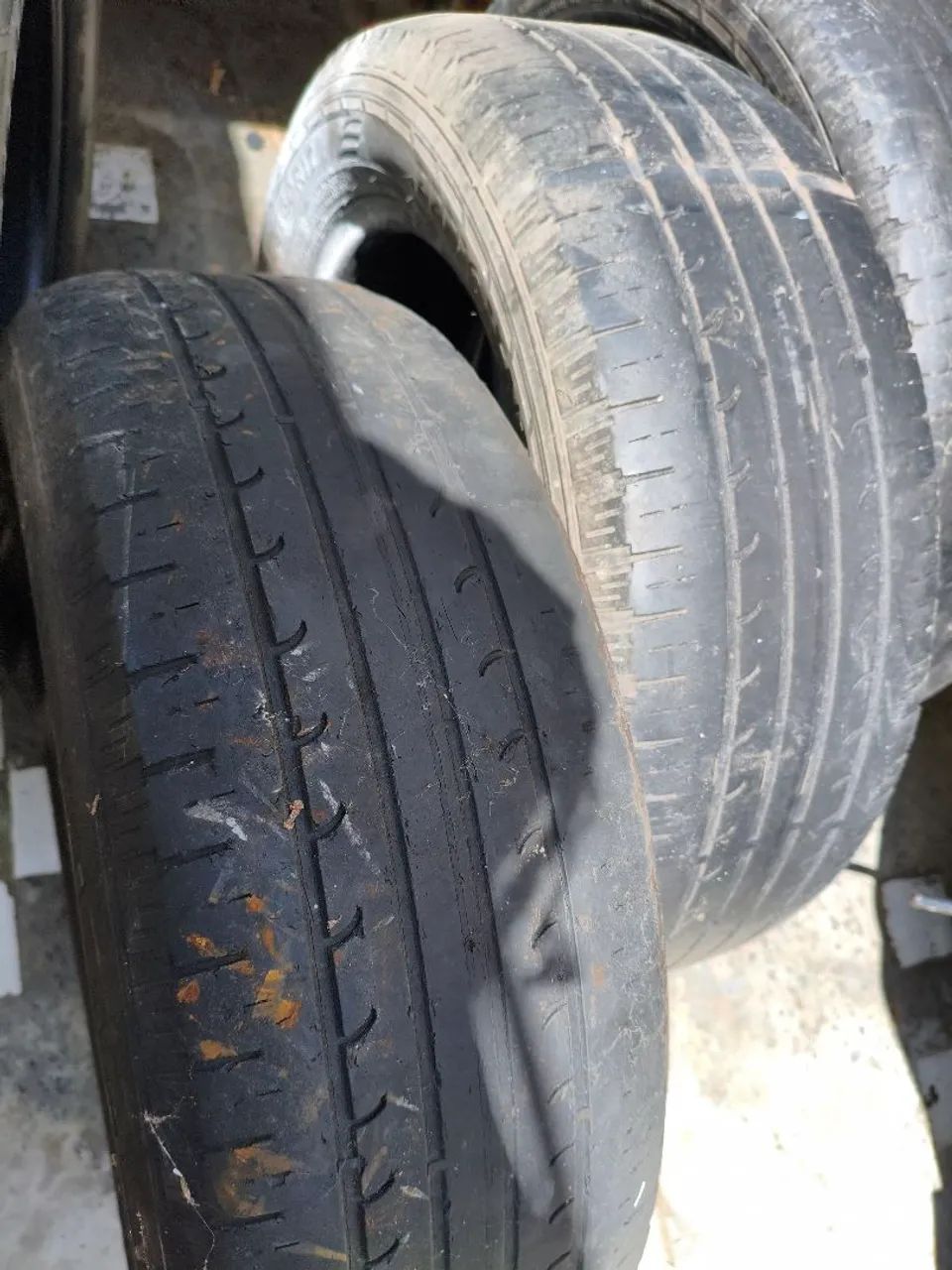 Vendo ou troco Pneu aro 17 meia vida - Foto 2