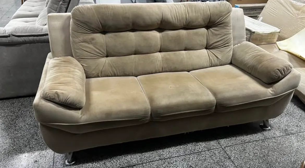 Sofá Fixo 3 Lugares Semi-Novo Higienizado  - Foto 2