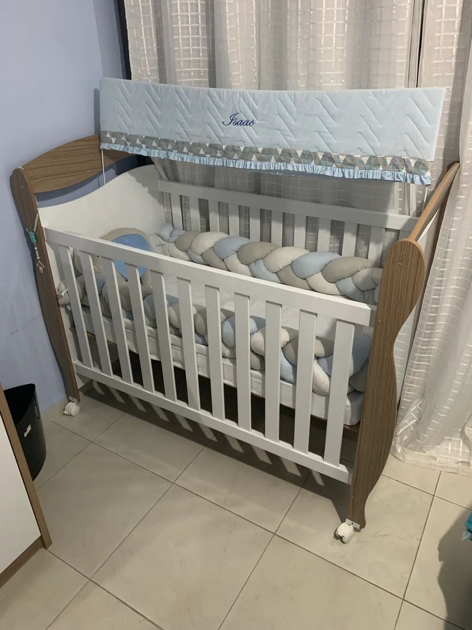 Berço mais acessórios 