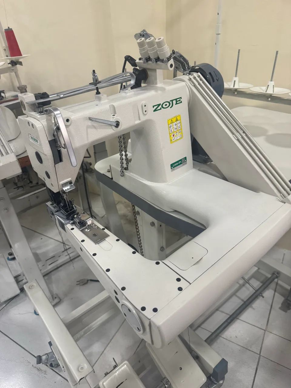 Máquina de braço 3 agulha com catraca completa  - Foto 4