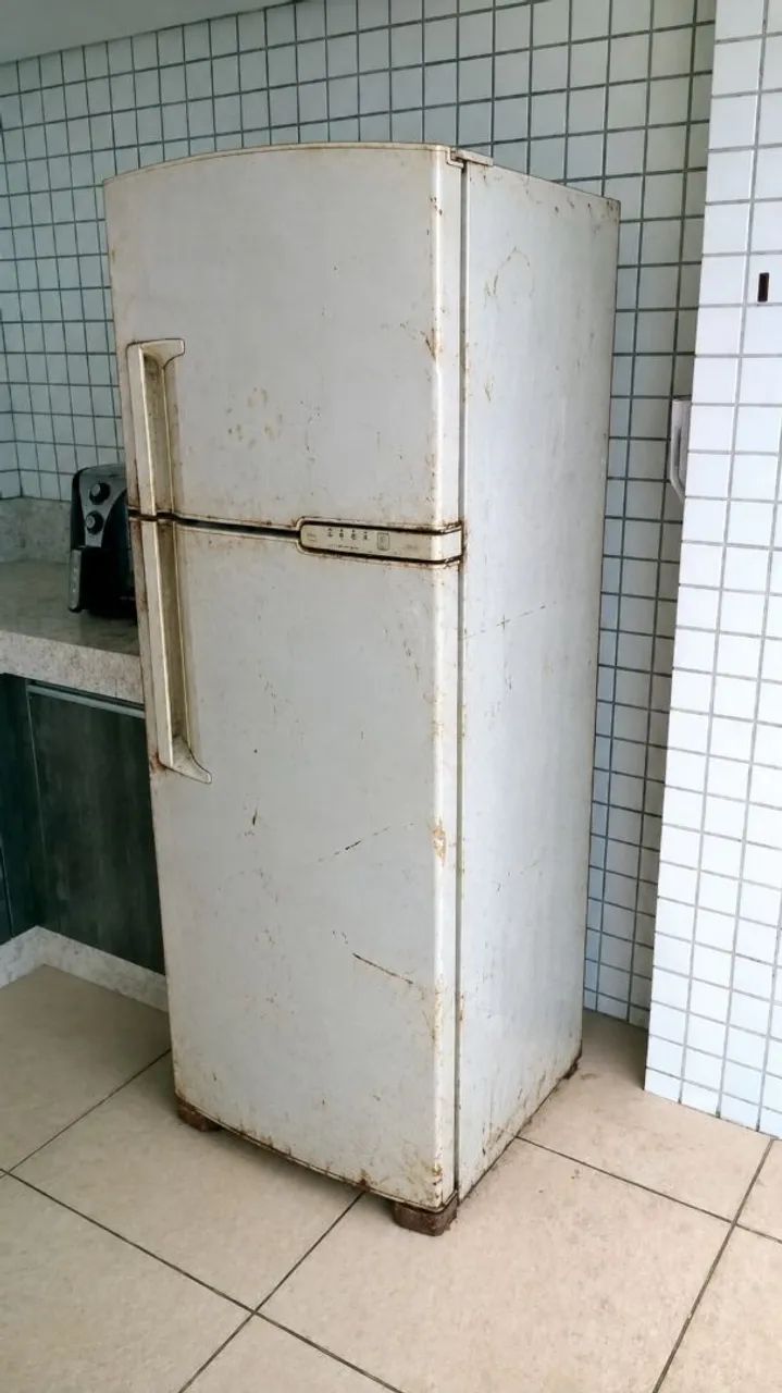 Envelopamento adesivasão e plotagem de geladeira frezer e gelagua  - Foto 2