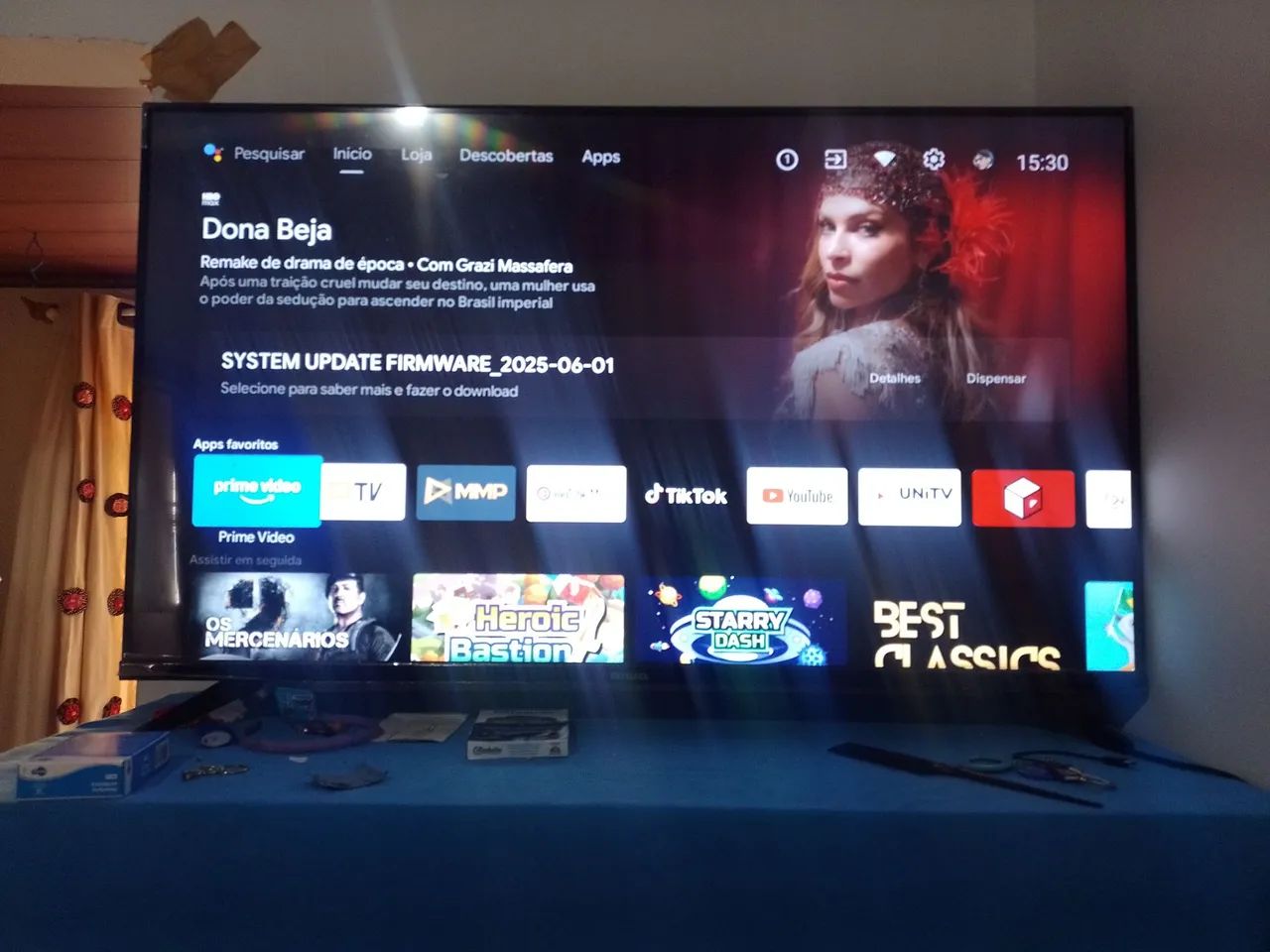 Vende-se TV Smart 43 polegadas com controle e documentada 