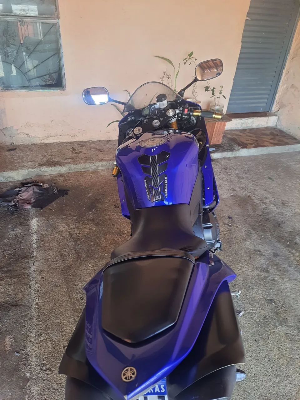 R1 1000  cilindrada 