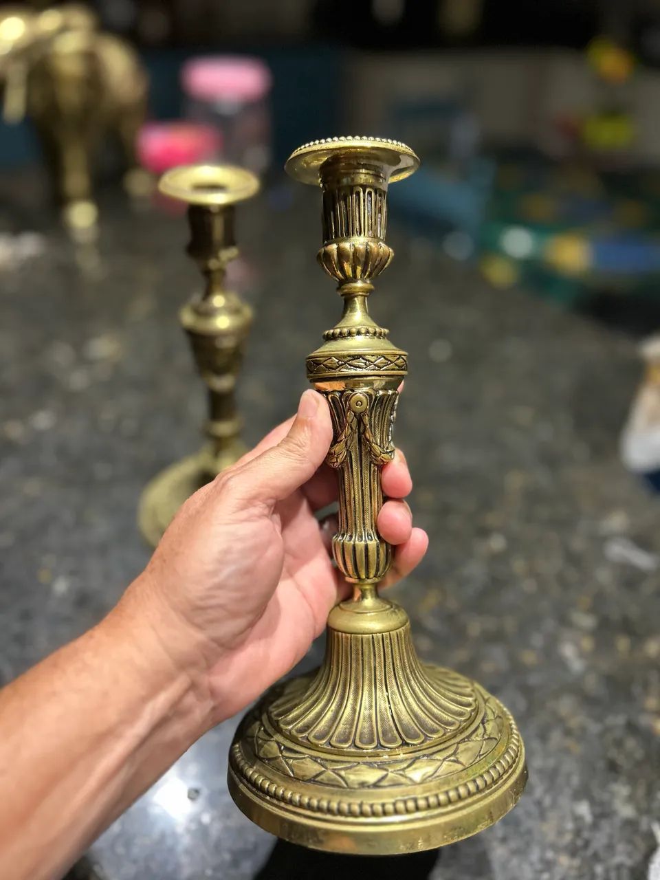 Par de castiçais de bronze estilo Luís XVI - Foto 5