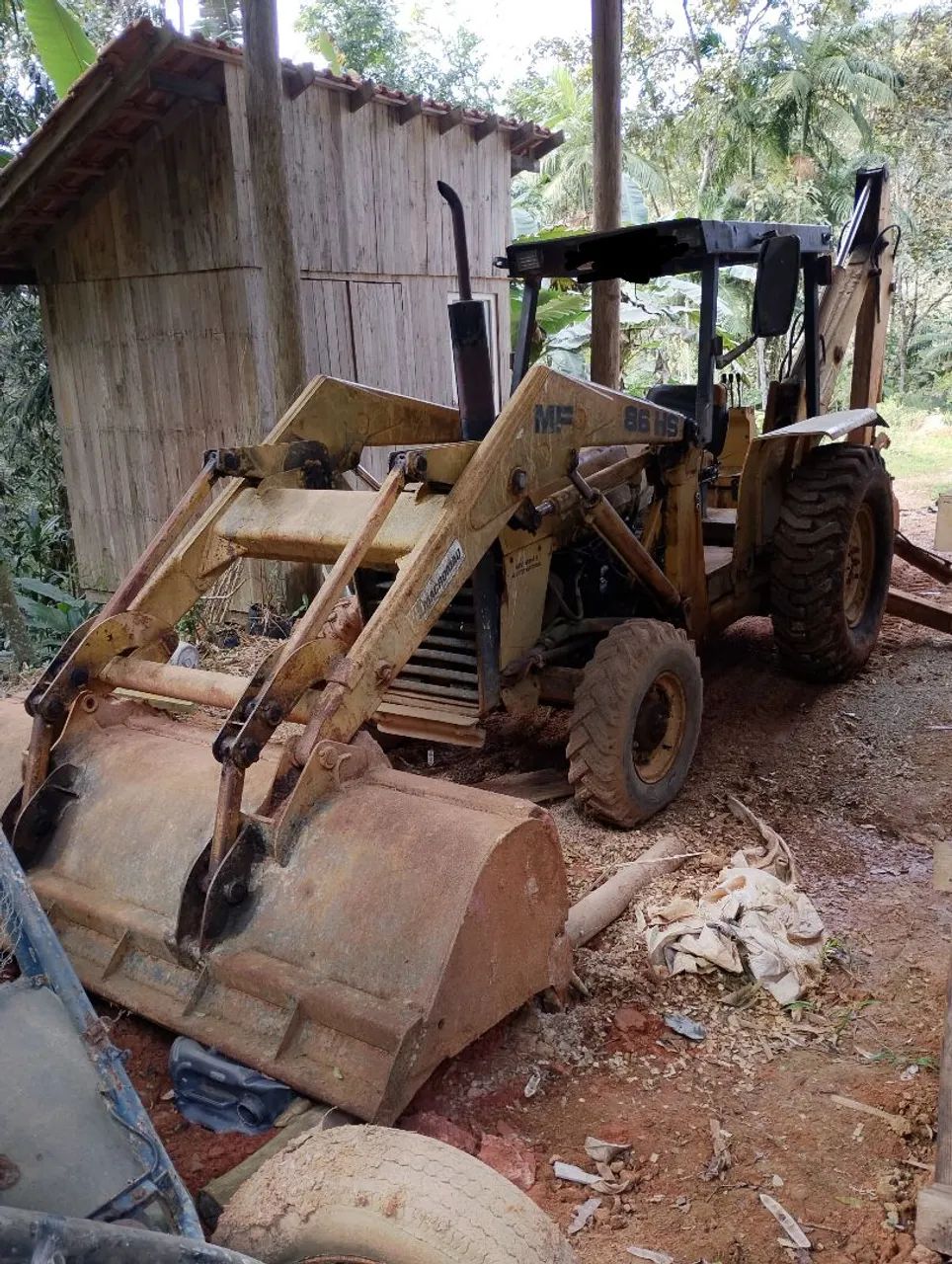 Vendo retroescavadeira MF86