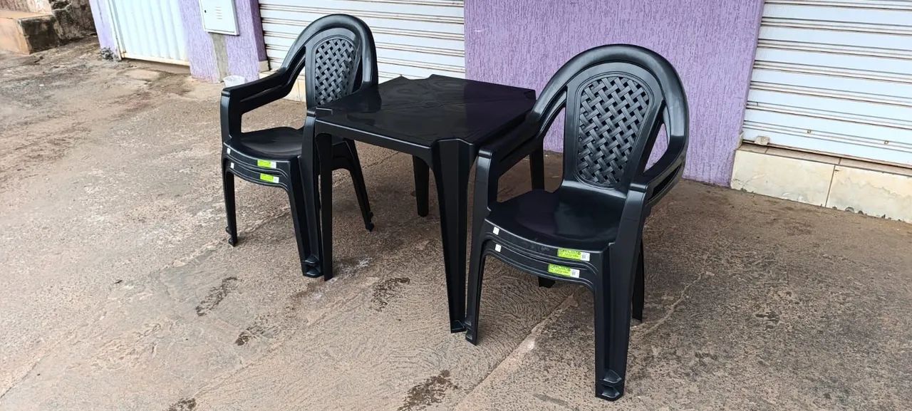 Jogo de mesa e cadeiras plástica cor preta! Suporta 154 Kg - Foto 4