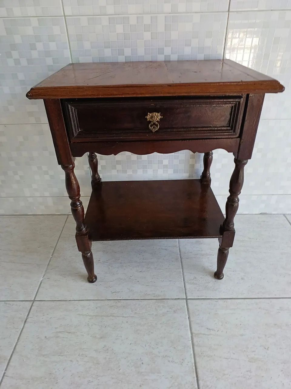 Criado mudo / mesa de apoio 