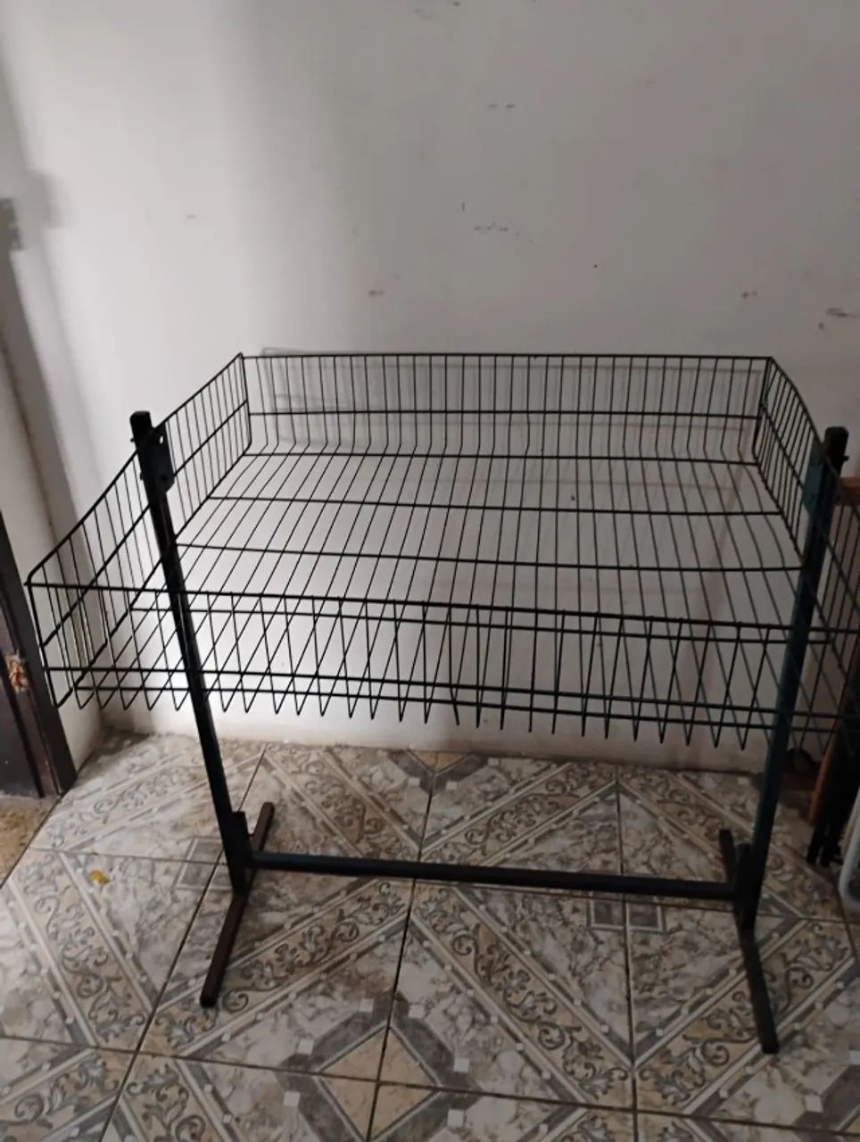 Tabuleiro/pergolado de loja