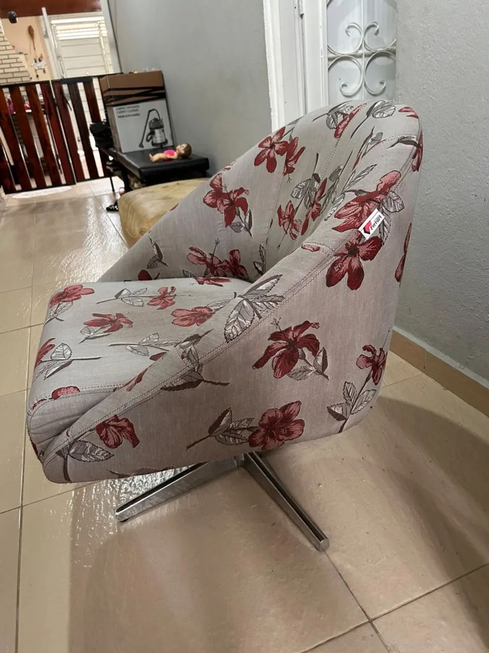 POLTRONA GIRATÓRIA À VENDA - Foto 2