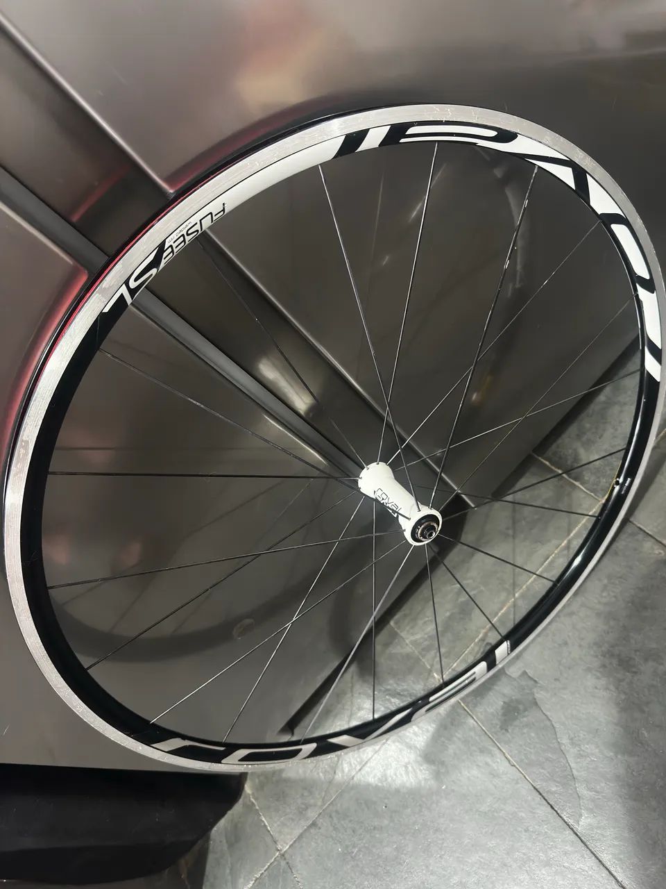Roda bicicleta dianteira Roval Specialized  - Foto 4