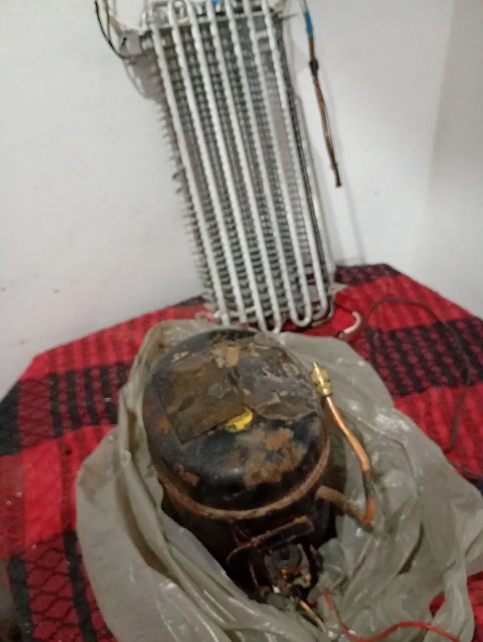 Moto freezer vertical com condensado 