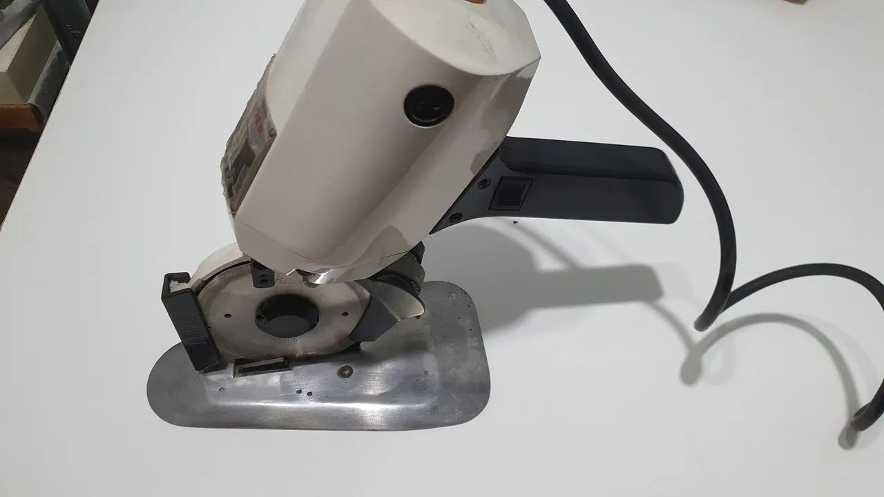 Maquina de cortar tecido Singer  - Foto 2