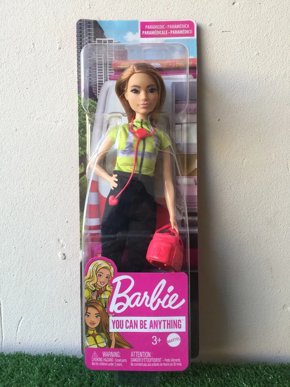 Barbie profissões paramédica 
