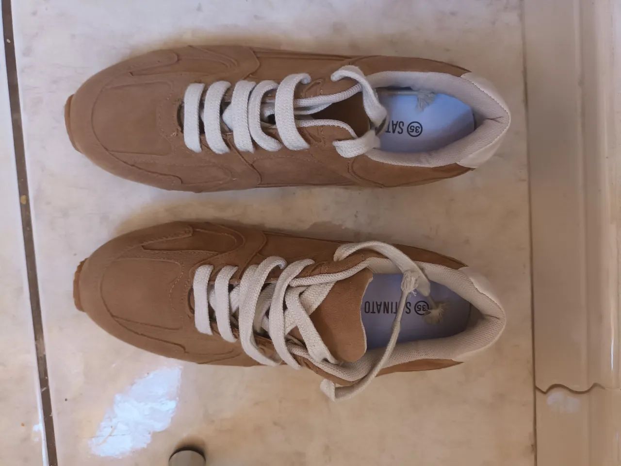 Tenis satinato camurça bege 35 - Foto 5