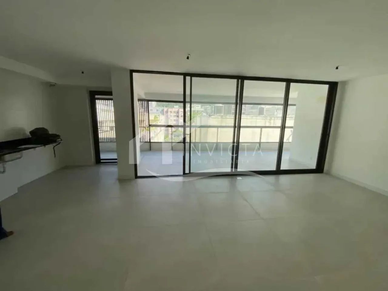TOTALMENTE REFORMADO! 3 SUÍTES, VARANDA - Foto 3