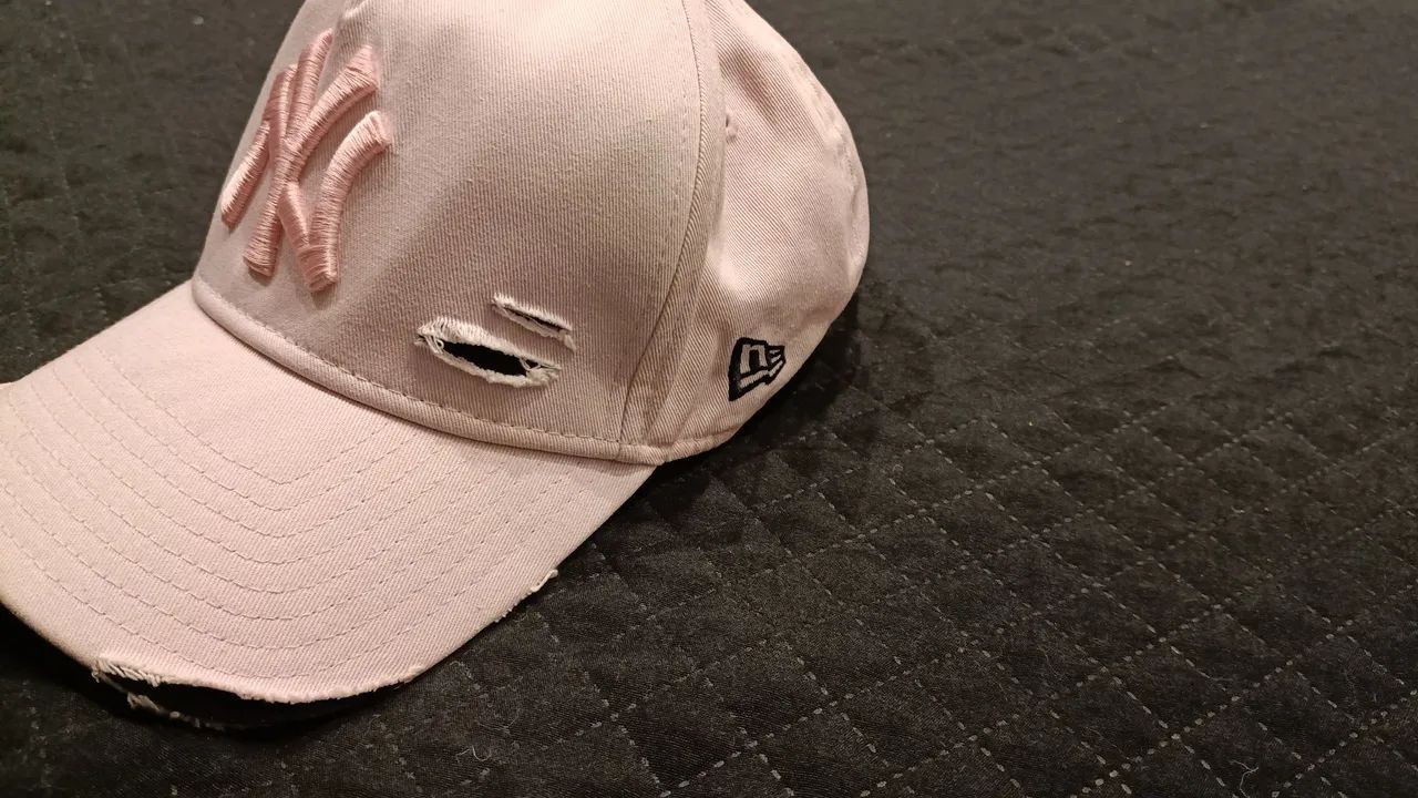 Bone New Era Nyc 940 Destroyed Rosa Claro