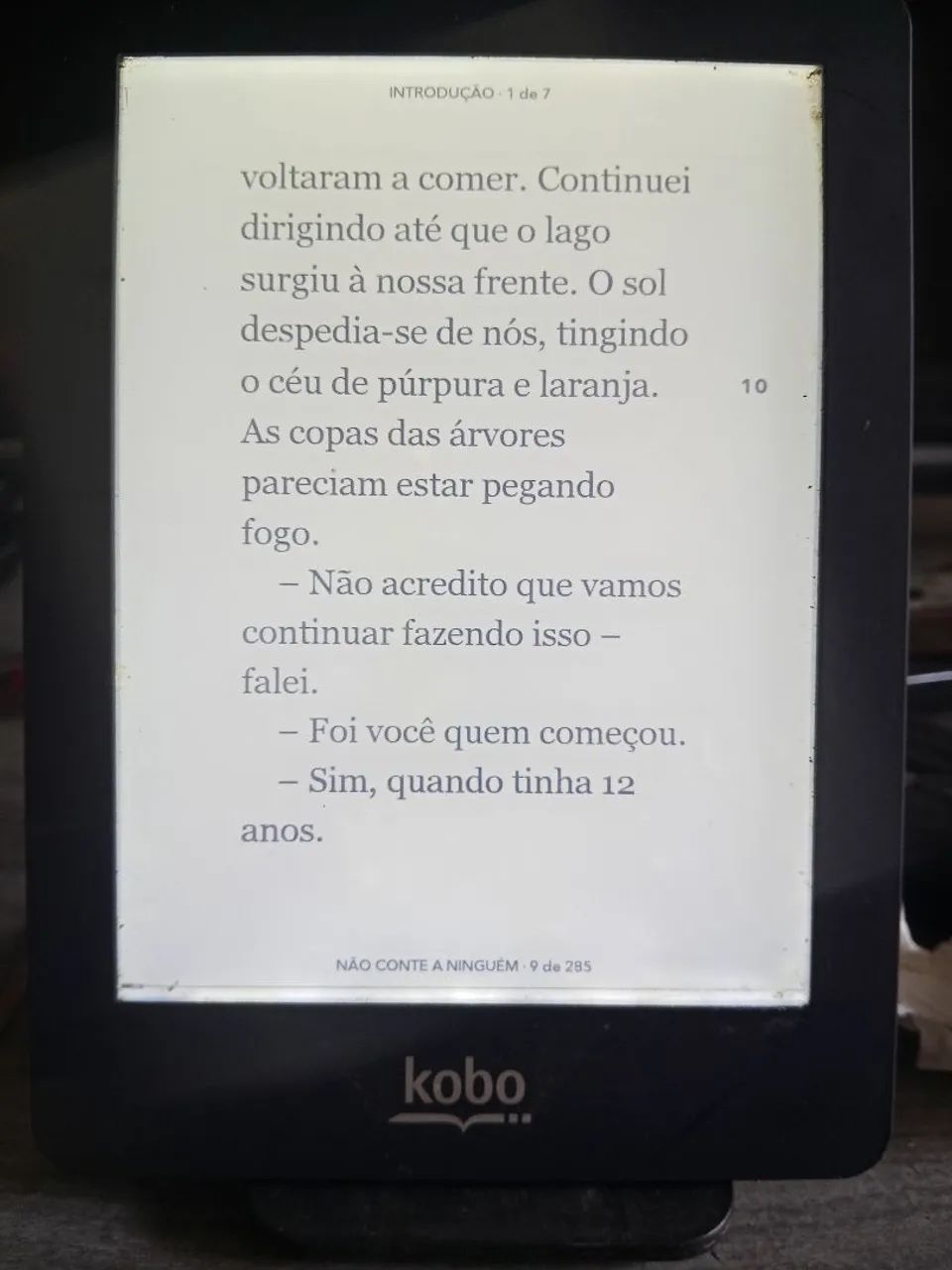 Ereader Kobo Glo 2gb com cabo e 432 livros - Foto 5